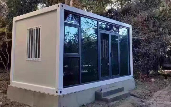 集裝箱活動房帶玻璃裝飾